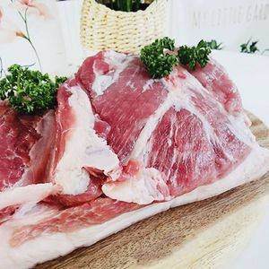 제주 돌담 흑돼지 앞다리 1kg [500g x 2팩] / 수육용 [약5cm]